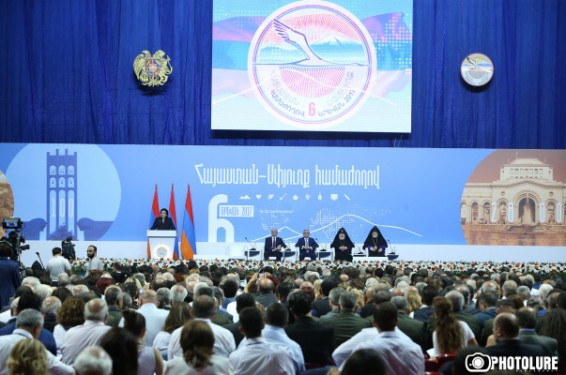 Live. Մարզահամերգային համալիրում մեկնարկել է Հայաստան-Սփյուռք 6-րդ համաժողովը