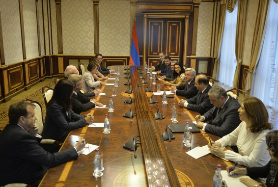 Սերժ Սարգսյանն ընդունել է ԱՄՆ կոնգրեսականների պատվիրակությանը