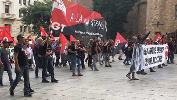 Многотысячный митинг против действий полиции проходит в центре Барселоны