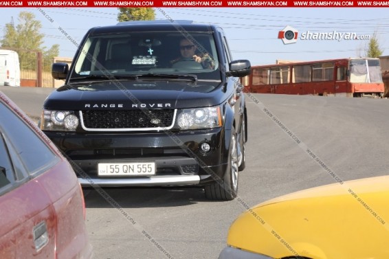 Գնդապետը Կոտայքի մարզում Range Rover-ը վարում է խախտումով, իսկ հետո էլ ընկեր Լենինի նման տնկում է մատը