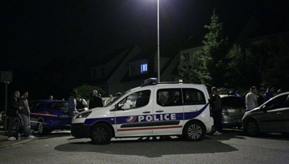 Под Парижем ликвидирован убивший полицейского и захвативший заложников