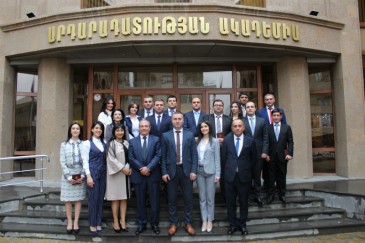 Դիպլոմներ 2017թ. շրջանավարտ-դատավորի թեկնածուներին