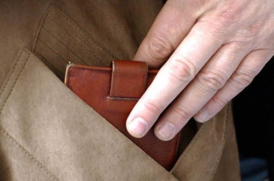 Թիվ 27 երթուղու միկրոավտոբուսում տեղի ունեցած դրամապանակի գողությունն օրեր անց բացահայտվել է