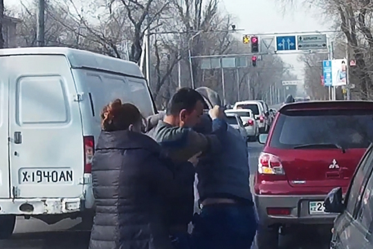 «Ախպե՛ր, կարող ա՞ բոզ եմ, իմ մոտ խի՞ չեք խոսում». Ապարանում բարձ «մուզիկայի» պատճառով գլուխ են ջարդել