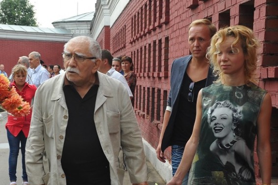 Արմեն Ջիգարխանյանի երիտասարդ կինը վատ վիճակում է տան կողոպուտից հետո. ԶԼՄ-ներ