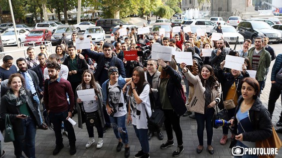 В Армении студенты собрались на митинг против Минобороны и Минобразования из-за проекта о ликвидации права на отсрочку от армии
