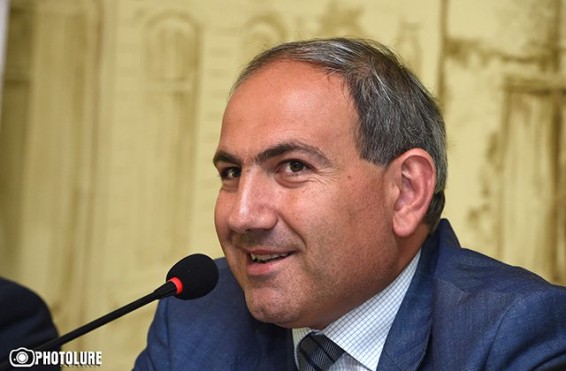 Նիկոլ Փաշինյանն իր աչքերին չհավատաց, որ վարչապետն Ազգային ժողովում չէ, ու հարցով դիմեց նրան