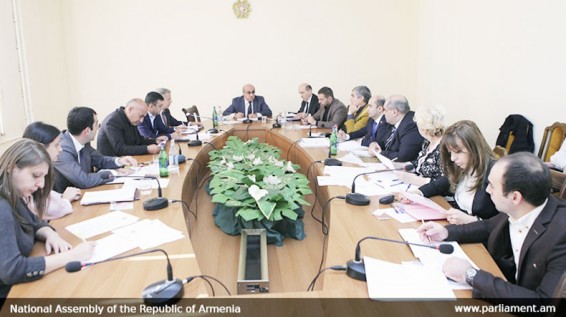 В парламенте Армении обсуждался законопроект о деятельности букмекеров в Сети и казино