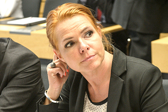 Դանիայի ներգաղթի նախարարը տեղափոխել է ավտոմեքենայի կապոտին նստած փախստական կնոջը