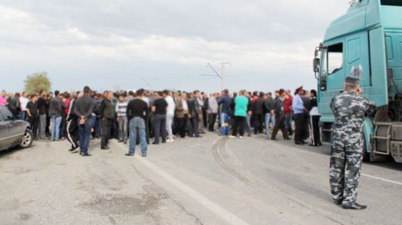 После муниципальных выборов в Армении митингующие жители села Шатин и еще нескольких общин перекрыли дорогу к Мартуни