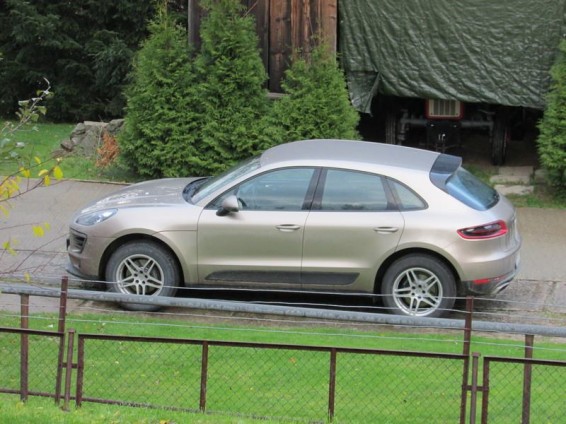 В Польше разгневанные прихожане заставили священника продать свой Porche