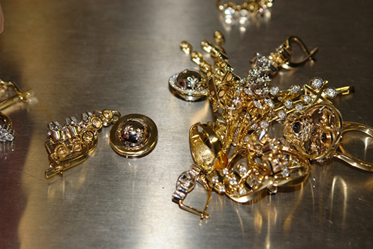 Երևանում թալանել են «Հայէկոնոմբանկ»-ի ոսկերչին՝ տանելով 4 մլն դրամի ոսկեղեն