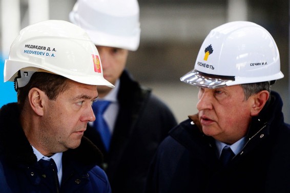 В «Роснефти» посоветовали не ждать Сечина на ближайшем суде над Улюкаевым
