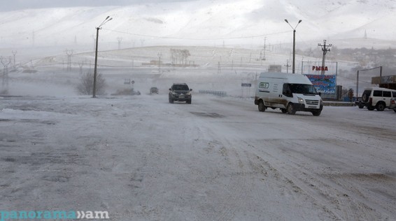 Աշոցքի և Ամասիայի տարածաշրջաններում, Ապարանում տեղում է ձյուն