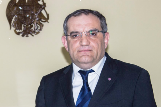 Գիշերը դրսում գտնվող երեխայի թևից քաշելը բռնություն չէ և որևէ պատասխանատվություն չի ենթադրում. Վիգեն Քոչարյան