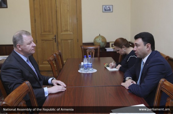 «Արցախը ԽՍՀՄ-ից անկախացել և հռչակել է իր անկախությունը նույն իրավական հիմքերով, ինչ Հայաստանը և Լիտվան». Էդուարդ Շարմազանովը` Լիտվայի դեսպանին