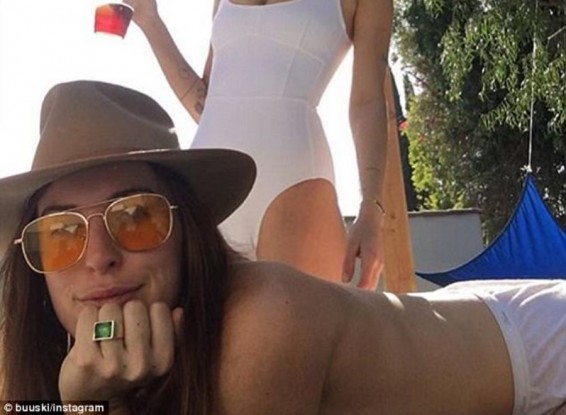 Photo. Լարու Ուիլիսը սոցցանցերում կիսամերկ լուսանկար է հրապարակել