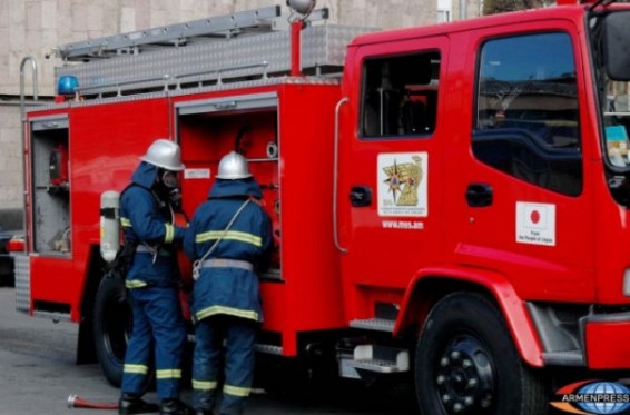 Երևանի Արամի փողոցի թիվ 86 շենքի տանիքում հրդեհ է բռնկվել. դեպքի վայր է մեկնել 2 մարտական հաշվարկ