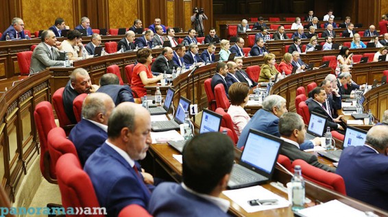 Парламент Армении во втором чтении принял резонансный законопроект о семейном насилии