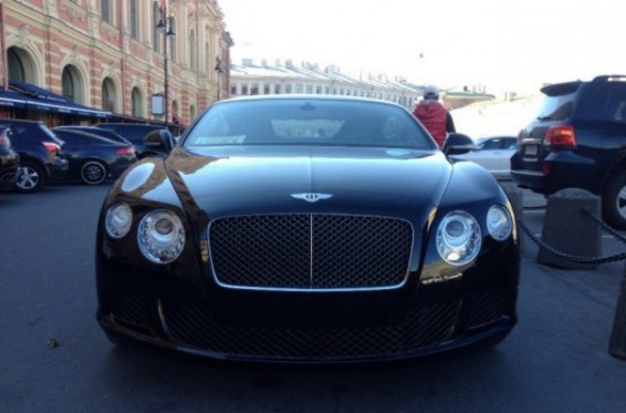 Սանկտ Պետերբուրգում առևանգել են գործարանի աշխատակցի Bentley-ն այն գնելու օրը