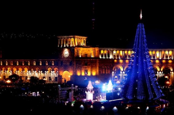 Վառվեցին hանրապետության գլխավոր տոնածառի լույսերը