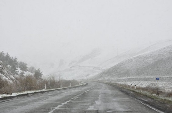 Շիրակի մարզում ձյուն է տեղում. ավտոճանապարհներին տեղ-տեղ առկա է մերկասառույց