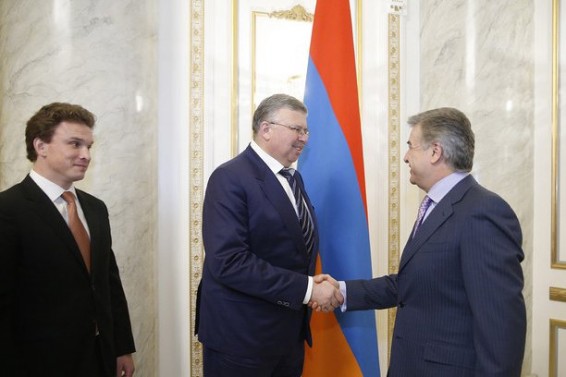 Վարչապետն ու Եվրասիական զարգացման բանկի վարչության նախագահը քննարկել են փոխգործակցության խորացման հեռանկարները