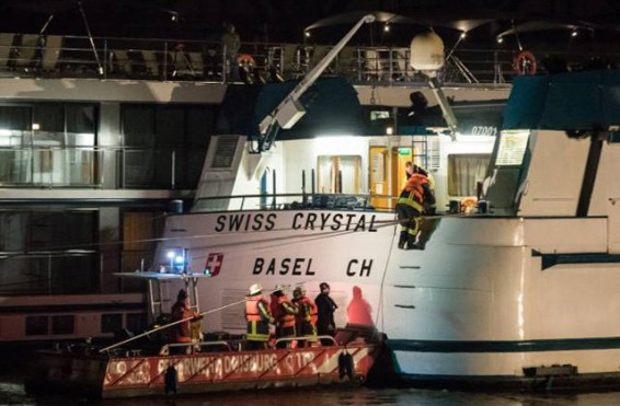 ԳՖՀ-ում մարդատար նավը բախվել է կամրջի հենասյանը, տուժել է 27 մարդ