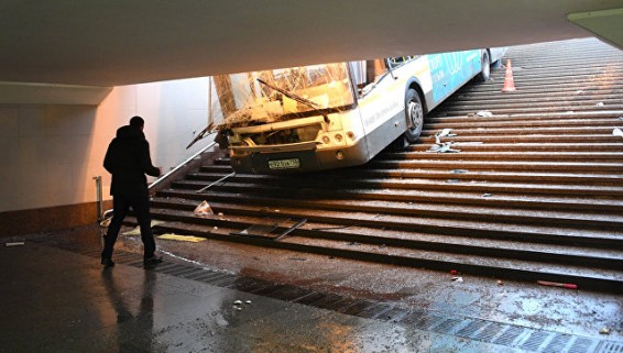 Опубликована запись с видеорегистратора автобуса, сбившего людей в Москве
