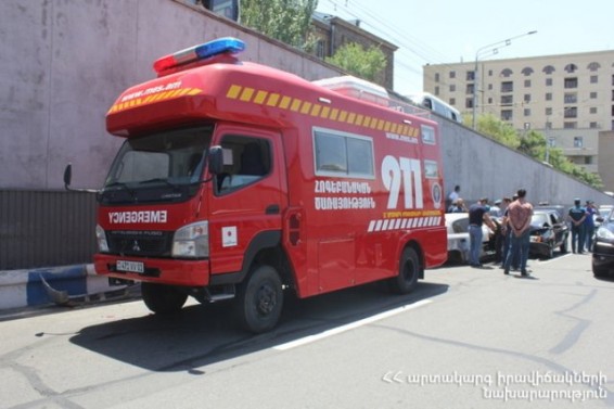 «Լոռի Բերդ» տարածքում ավտոմեքենան կողաշրջվել է և երկկողմանի փակել ճանապարհը. վարորդին դուրս են բերել մեքենայից