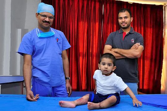 2 տարեկան փոքրիկը գնացքի տակ է ընկել և զրկվել ոտքերից, սակայն բժիշկները հրաշք են գործել