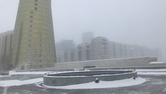 Астана во власти бури: закрыты трассы и аэропорт, объявлена ЧС