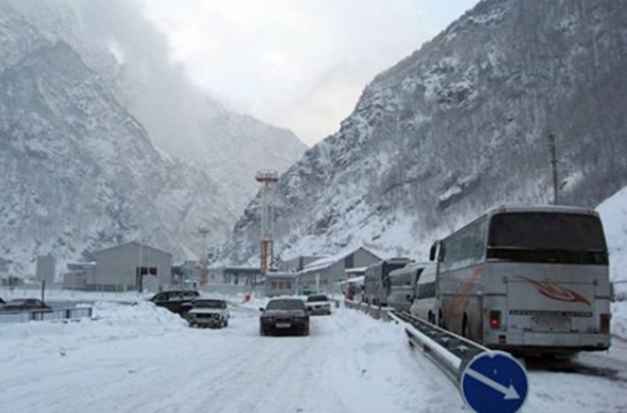 Լարսը շարունակում է փակ մնալ. ռուսական կողմում 69 տրասպորտային միջոց է կուտակվել