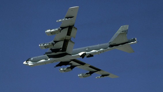 Стратегический бомбардировщик ВВС США принял участие в параде в Эстонии