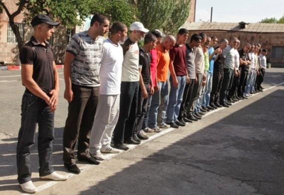 Ինչ խնդիրներով են զորակոչիկները դիմում ՀՔԱՎ գրասենյակ