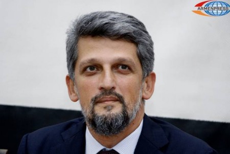 Կարո Փայլանը աջակցություն է հայտնել «Ձիթենու ճյուղ» գործողությունը քննադատելու համար ձերբակալված թուրք բժիշկներին