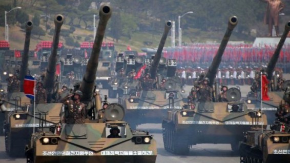 Северная Корея провела военный парад накануне Олимпиады