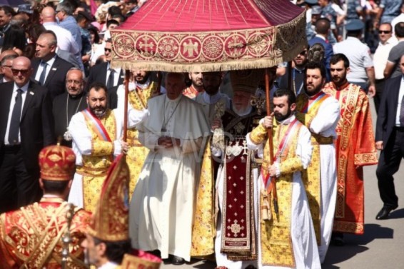 Հռոմի Պապն ու Գարեգին Բ-ն աղավնիներ բաց կթողնեն Արարատ լեռան եւ փակ սահմանի ուղղությամբ