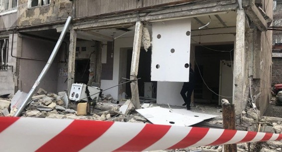 Названа предварительная версия причины взрыва в жилом доме в Ереване
