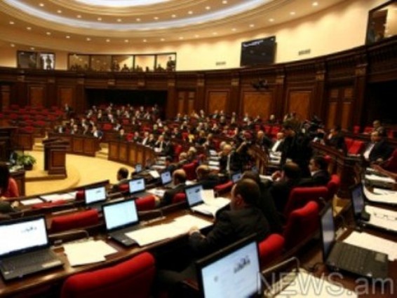 «Հանրաքվեի մասին» օրենքն առաջին ընթերցմամբ ընդունվեց. «Ելք»-ը հայտարարեց՝ ՀՀԿ-ականները կողմ են քվեարկել՝ դահլիճում ներկա չգտնվելով