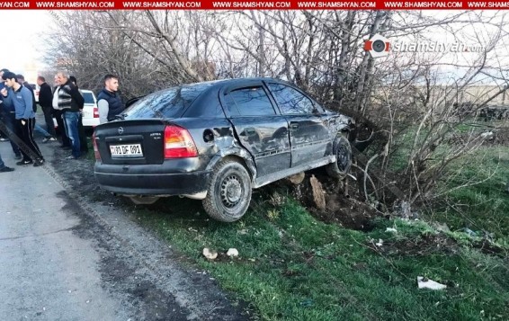 Ավտովթար Արմավիրի մարզում. 23-ամյա վարորդը Opel-ով բախվել է կայանված BMW-ին