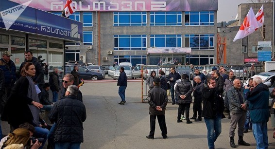 Нападение на журналистов в Тбилиси: верующие грузины не простили шутку о Христе