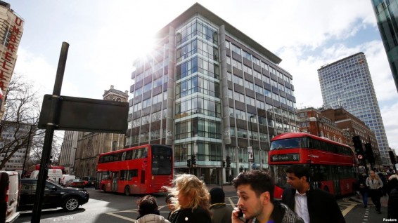 В офисах Cambridge Analytica проведен обыск