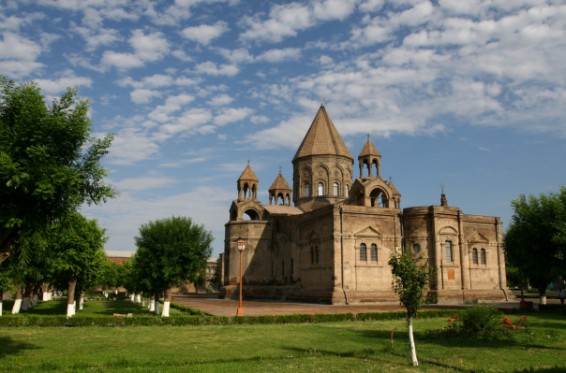 Այսօր Ավագ շաբաթ է. ճրագալույցի պատարագից հետո սկսվում է Սուրբ Հարության տոնը