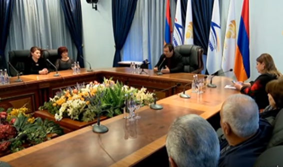Video. Գագիկ Ծառուկյանը հանդիպել է ապրիլի պատերազմի հերոսների ընտանիքների անդամների հետ