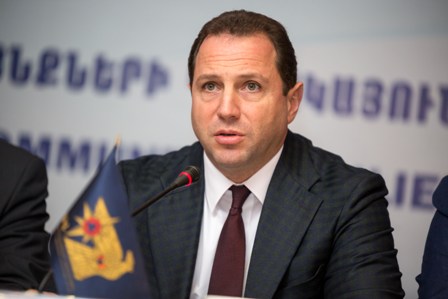 Հնարավոր է ճնշման տատանում լինի, պայթյունի հստակ պատճառը դեռ չեն կարող ասել. Դավիթ Տոնոյան