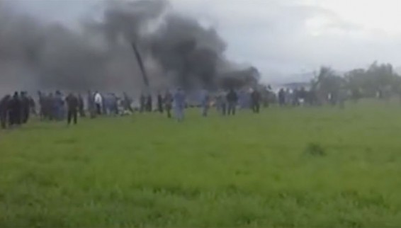 При крушении самолета в Алжире погибли более 100 человек