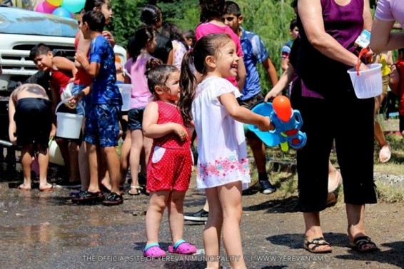 Video. Հուլիսի 3-ին Երևանում անցկացվեց Ջրի ավանդական փառատոնը
