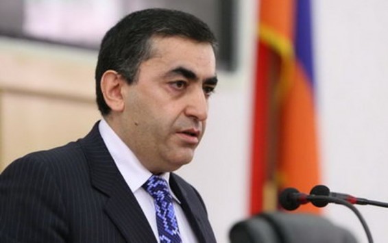 «Ընդդիմության «գզվռտոցը» պայքար է ԱԺ տեղերի համար». Արմեն Ռուստամյան