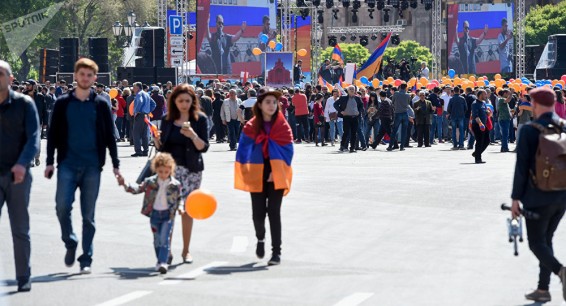 В центре Еревана начался митинг в поддержку Никола Пашиняна